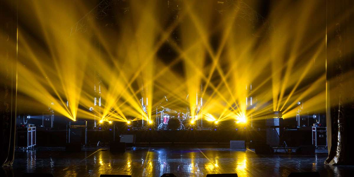 Técnicas de iluminación para crear ambientes impactantes en eventos