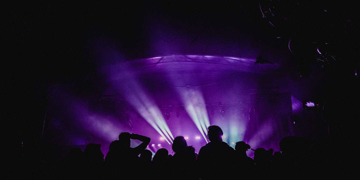 Técnicas de iluminación para crear ambientes impactantes en eventos